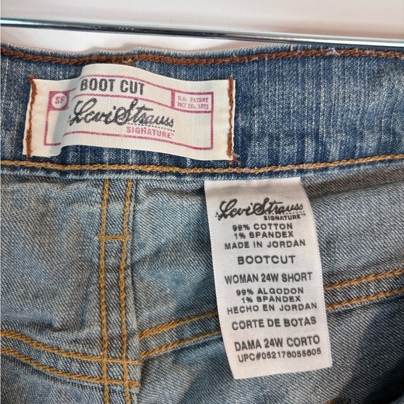 Levi Strauss Signature Bootcut Jeans Women’s 24W Short Blue Denim - Picture 2 of 13